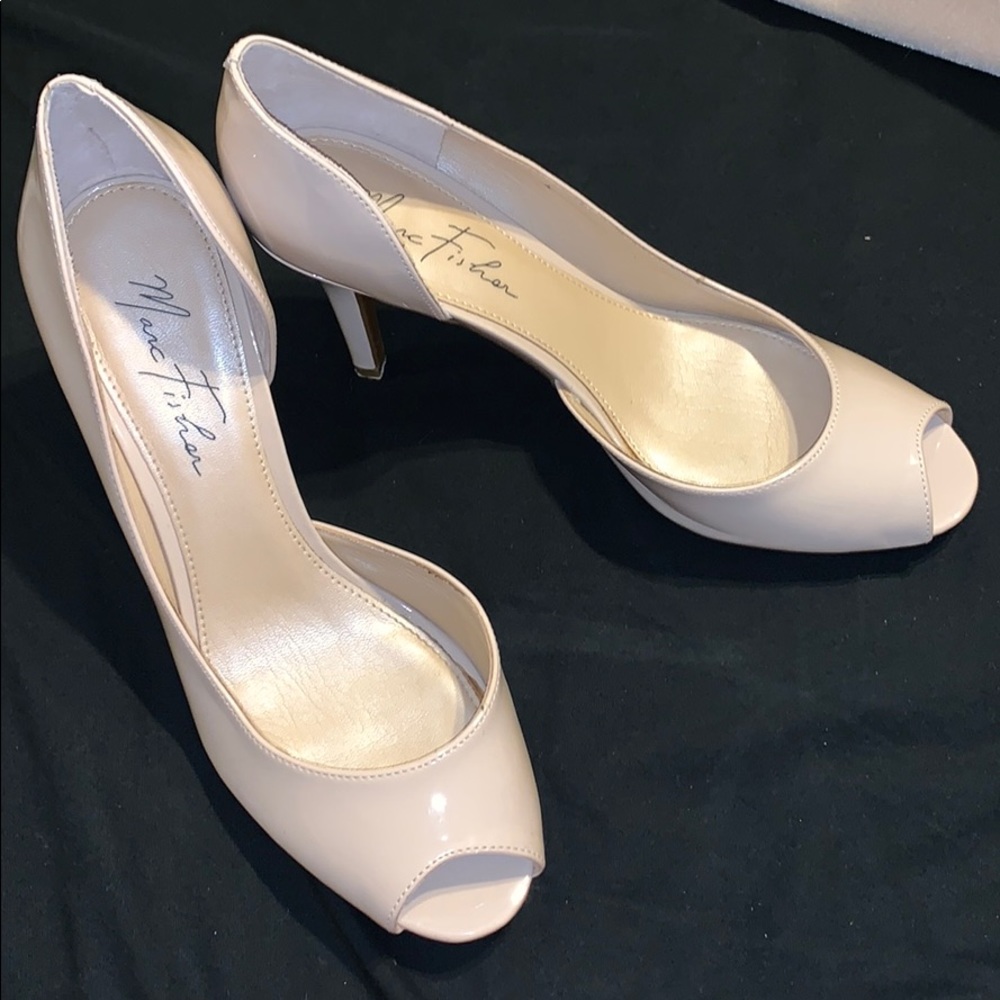 Marc Fisher nude peep toe heels size 9